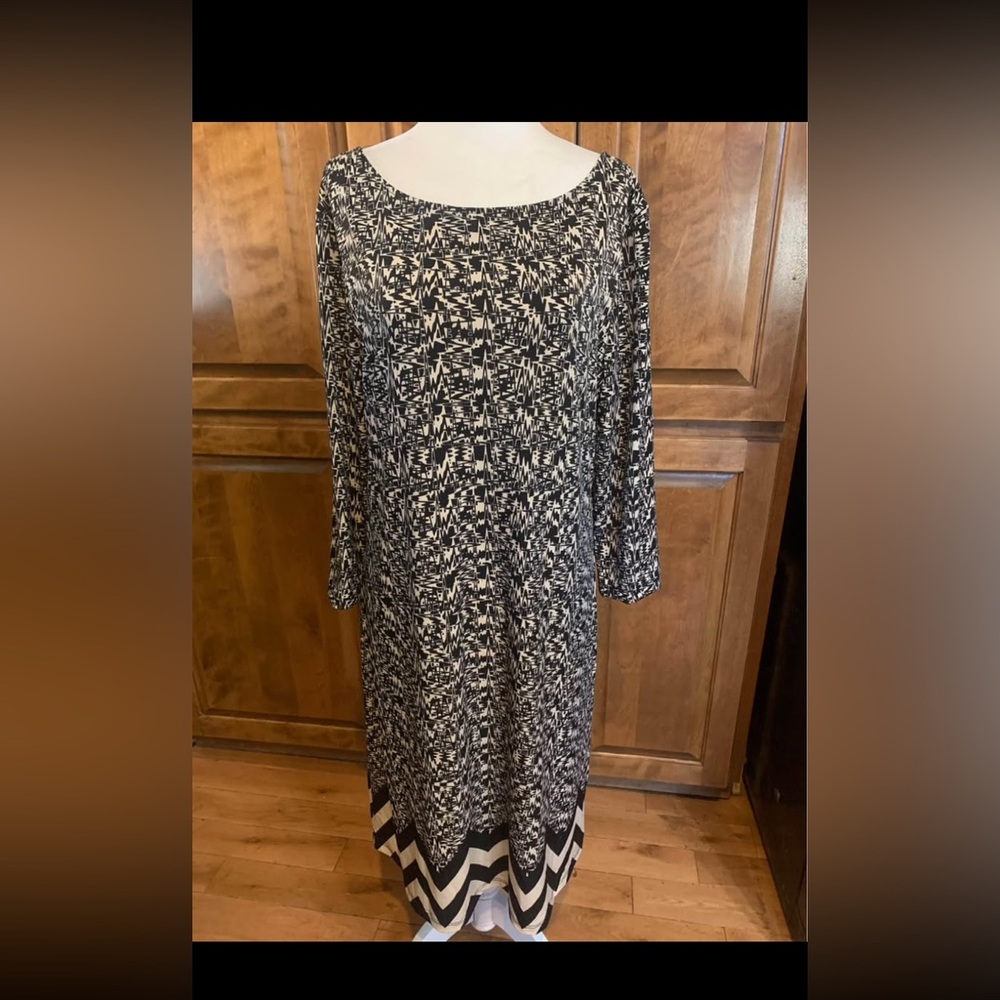 Tacera Black and Cream Long Sleeve Dress